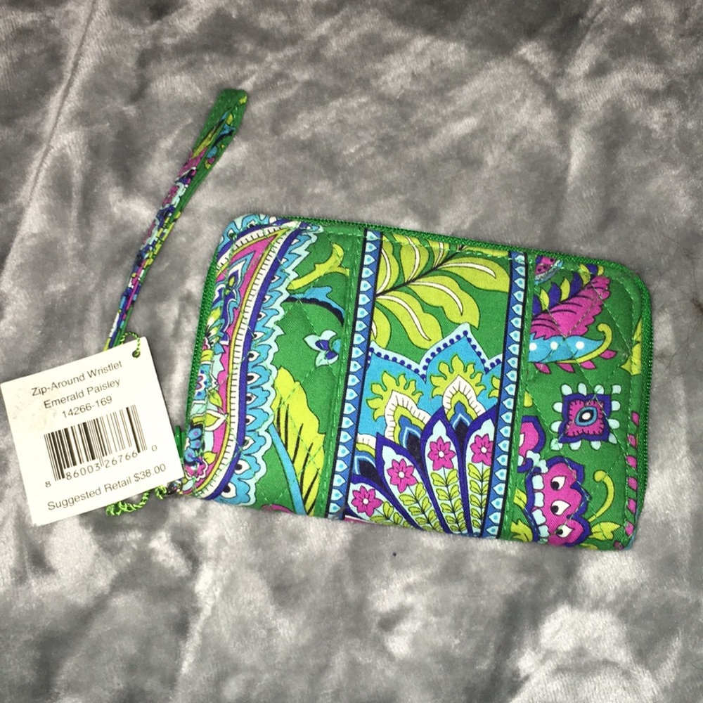 NWT...Vera Bradley Zip Around Wristlet